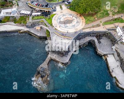 Straßengarten im Lido-Viertel der Stadt Funchal, Hauptstadt der Insel Madeira, Portugal Stockfoto