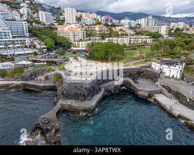 Küste im Lido-Gebiet der Stadt Funchal, Hauptstadt der Insel Madeira, Portugal Stockfoto