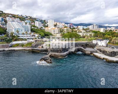 Küste im Lido-Gebiet der Stadt Funchal, Hauptstadt der Insel Madeira, Portugal Stockfoto