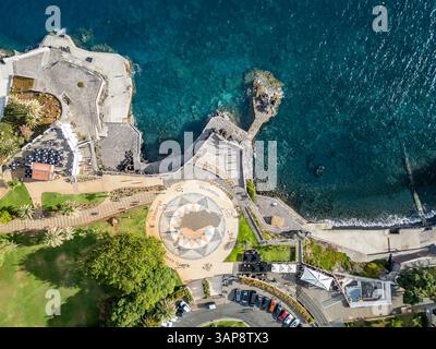 Straßengarten im Lido-Viertel der Stadt Funchal, Hauptstadt der Insel Madeira, Portugal Stockfoto