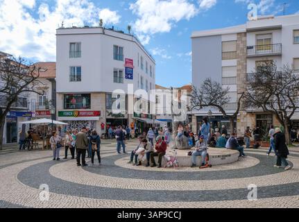 Lagos, Algarve, Portugal - Altstadt von Lagos, Ortskern Praca Gil Eanes in der Fussgaengerzone. Figur Dom Sebastiao. Lagos Algarve Portugal *** Lagos, Algarve, Portugal Altstadt von Lagos, Stadtzentrum Praca Gil Eanes in der Fußgängerzone Figur Dom Sebastiao Lagos Algarve Portugal Stockfoto