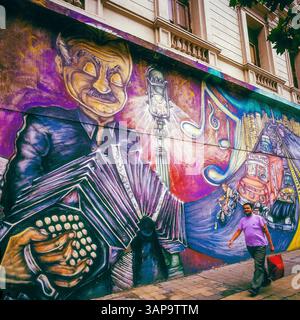 Argentinien, Wallmalerei typischer Szenen aus Buenos Aires wie Tangomusik mit einem Bandoneon-Player. Stockfoto