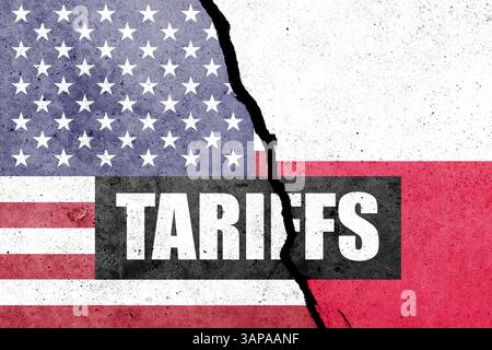 USA und Polen Flaggen auf die Betonwand gemalt mit WORTTARIFEN. Zoll, Handel, Zoll und Zölle Krieg Stockfoto