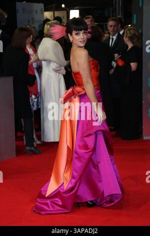 Schauspielerin Lily Allen kommt am 16. Februar 2014 zu den 66. Jährlichen British Academy Film Awards aka EE British Academy Film Awards aka BAFTAs im Royal Opera House in London Stockfoto