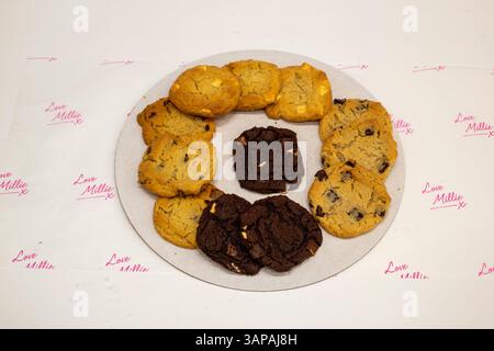 Sheffield, Großbritannien – 9. September 2019: Chocolate Lover Cookie Selection Chocolate Chips from Millie’s Cookies Stockfoto