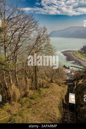 Die historische und unterhaltsame Touristenattraktion Lynton & Lynmouth Cliff Railway, North Devon, England. Kenntnisse, Fähigkeiten, Werte, Überzeugungen, Gewohnheiten, Stockfoto