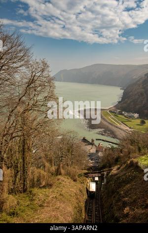 Die historische und unterhaltsame Touristenattraktion Lynton & Lynmouth Cliff Railway, North Devon, England. Kenntnisse, Fähigkeiten, Werte, Überzeugungen, Gewohnheiten, Stockfoto