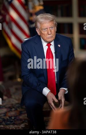 WASHINGTON DC, USA - 14. April 2025 - US-Präsident Donald Trump nimmt am Montag, 14. April, 2. April, zu einem Interview mit der Fox News-Journalistin Rachel Campos Duffy Teil Stockfoto