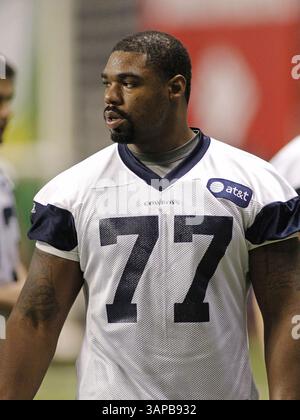 29. Juli 2011: San Antonio, Texas, USA: Die Dallas Cowboys-Anfänger Tyron Smith tritt am Freitag, 29. Juli 2011 im Alamo Dome in San Antonio, Texas auf. (Bild: © Paul Moseley/Fort Worth Star-Telegram/MCT/ZUMAPRESS.com) Stockfoto
