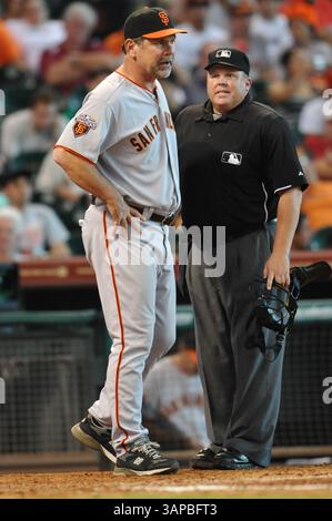 August 2011 . Bruce Bochy #16, Manager der San Francisco Giants, argumentiert einen Anruf während des MLB-Spiels zwischen den San Francisco Giants und den Houston Astros im Minute Maid Park in Houston Texas..Giants gewinnen 6-4 in 11 Innings..Manny Flores/CSM(Credit Image: â© Manny Flores/Cal Sport Media/ZUMAPRESS.com)(Credit Bild: © Manny Flores/Cal Sport Media/ZUMAPRESS.com) Stockfoto
