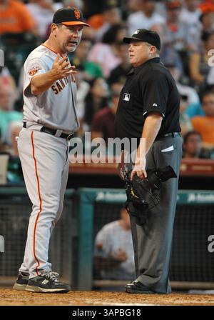 August 2011 . Bruce Bochy #16, Manager der San Francisco Giants, argumentiert einen Anruf während des MLB-Spiels zwischen den San Francisco Giants und den Houston Astros im Minute Maid Park in Houston Texas..Giants gewinnen 6-4 in 11 Innings..Manny Flores/CSM(Credit Image: â© Manny Flores/Cal Sport Media/ZUMAPRESS.com)(Credit Bild: © Manny Flores/Cal Sport Media/ZUMAPRESS.com) Stockfoto