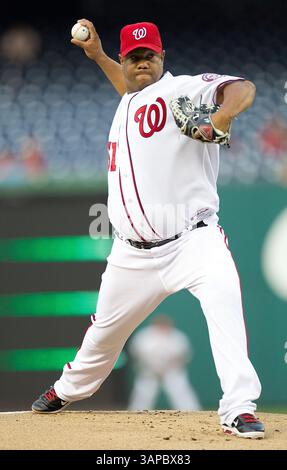 24. August 2011 - Washington, DC, USA - der Pitcher Livan Hernandez (61) der Washington Nationals Starting Pitcher liefert im ersten Inning im Nationals Park in Washington, D. ein Pitch gegen die Arizona Diamondbacks C, Mittwoch, 24. August 2011. (Bild: © Harry E. Walker/MCT/MCT/ZUMAPRESS.com) Stockfoto