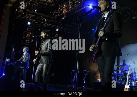 7. Mai 2009 – New York, NY, USA – A-ha spielte am 7. Mai 2010 die zweite von drei ausverkauften Shows am Nokia Theater Times Square in New York City. . Morten Harket - Gesang. Magne Furuholmen - Tastaturen (blond). Paul Waaktaar-Savoy - Gitarre (blond). . Slug ; AHAa-ha spielte die zweite von drei ausverkauften Shows am Nokia Theater Times Square am 7. Mai 2010 in New York City. . Von links nach rechts . Magne Furuholmen - Tastaturen (blond). Morten Harket - Gesang. Paul Waaktaar-Savoy - Gitarre (blond). . Slug ; AHA (Kreditbild: © Rahav Segev/ZUMAPRESS.com) Stockfoto