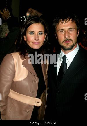 JANUAR 2011 - NEW YORK, NEW YORK, USA - COURTENEY COX ARQUETTE UND DAVID ARQUETTE KOMMEN AM 28. OKTOBER 2003 IM RESTAURANT MIX IN NEW YORK NEW YORK AN. / 2003.K33755HMC(Abbildung: © Henry McGee/Globe Photos/ZUMAPRESS.com) Stockfoto