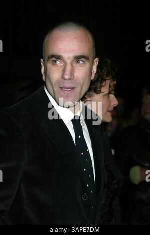 1. Januar 2011 - New York, New York, USA - DANIEL DAY-LEWIS. PREMIERE VON BANDEN OF NEW YORK IM ZIEGFELD THEATRE IN NEW YORK NEW YORK AM 9. DEZEMBER 2002. / 2002.K27995HMc(Bild: © Henry McGee/Globe Photos/ZUMAPRESS.com) Stockfoto