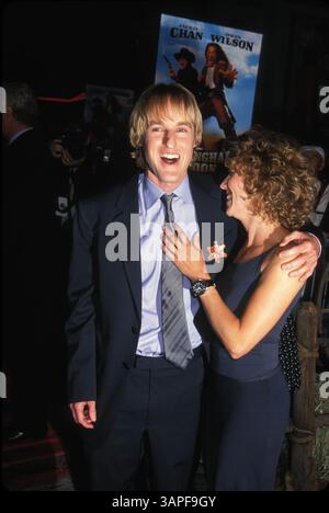 27. AUGUST 2007 - I444TA. OWEN WILSON UND SHERYL CROW BEI DER MITTAGSPREMIERE IN SHANGHAI, MANN CHINESE THEATRE HOLLYWOOD CA. 23. MAI 2000. TAMMIE ARROYO- - OWENWILSONRETRO(Bild: © Globe Photos/ZUMAPRESS.com) Stockfoto