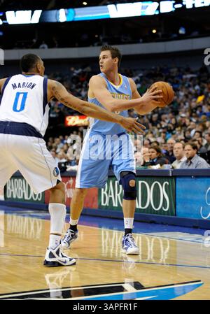 6. April 2011: Danilo Gallinari #8 bei einem NBA-Spiel zwischen den Denver Nuggets und den Dallas Mavericks im American Airlines Center in Dallas besiegte TX Denver Dallas 104–96 (Credit Image: © Albert Pena/Cal Sport Media/ZUMAPRESS.com) Stockfoto