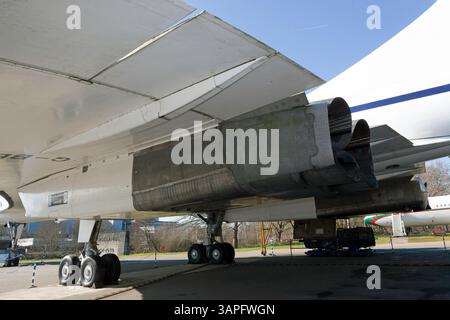 Ansicht des hinteren Abschnitts der Concorde G-BBDG mit den Kraftwerken Rolls-Royce/SNECMA Olympus 593, die in zwei Gondeln unter den Tragflächen montiert sind. Stockfoto
