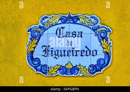 Indien, der Bundesstaat Goa, Panaji (oder Panjim), die Hauptstadt des Bundesstaates Fontainhas, ehemalige portugiesische Kolonialstadt, Azulejo Straßenschilder Stockfoto