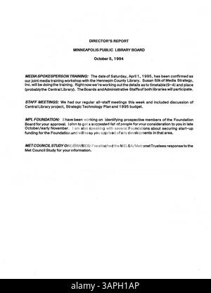 Das Sitzungsprotokoll des Verwaltungsrats der Minneapolis Public Library 1994 dokumentiert Diskussionen über Bibliothekspolitik, Finanzierungsentscheidungen und strategische Planung von Dienstleistungen im Hennepin County. Diese Protokolle enthalten eine Aufzeichnung von Entscheidungen, die sich auf den Bibliotheksbetrieb und die Beteiligung an der Gemeinde auswirken. Stockfoto