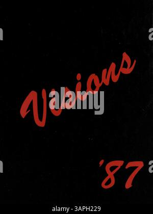 Die 1987 erschienene Ausgabe von Patrick Henry High's Jahrbuch Visions '87 zeigt die Höhepunkte des Schuljahres 1986-1987 und dokumentiert Schüler, Lehrer, Vereine, Leichtathletik, und Schulveranstaltungen. Stockfoto