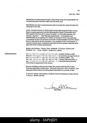 Diese Sitzungsprotokolle des Verwaltungsrats der Minneapolis Public Library 1994 spiegeln die Maßnahmen des Verwaltungsrats in Bezug auf Bibliotheksführung und öffentliche Dienstleistungen wider und dokumentieren wichtige Entscheidungen und Diskussionen. Stockfoto