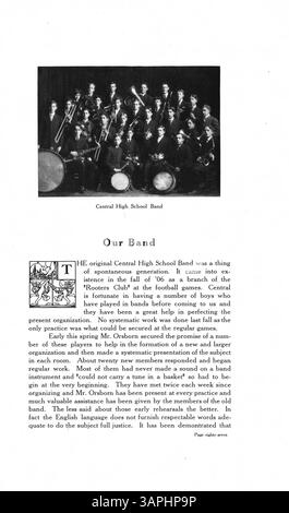 Dieses Central High Yearbook aus dem Jahr 1907 zeigt Studenten, Dozenten, Vereine, Leichtathletik und Veranstaltungen aus dem Schuljahr 1906-1907 und hebt afroamerikanische Schüler und ihre Auswirkungen auf die Schulgemeinschaft und die Aktivitäten hervor. Stockfoto