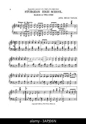 Cover des Notenblatts für den „Sturgeon High School“-märz und Two-Step, respektvoll den Schülern der Sturgeon High School gewidmet. Die Rückseite enthält eine Werbung für andere Lieder wie Railroad Galop, The Sleigh Ride und The Tambourine March, die grün mit einem Grunduntergrund gedruckt sind. Stockfoto