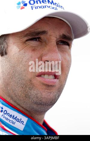 WATKINS GLEN, NY - 13. August 2011: Elliott Sadler (2) wartet auf die Qualifikation für den Zippo 200 beim Glen-Rennen beim Watkins Glen International in Watkins Glen, NY. (Kreditbild: © ASP/Cal Sport Media/ZUMAPRESS.com) Stockfoto