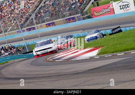 WATKINS GLEN, NY - 13. August 2011: Kurt Busch (22) rennt beim Glen-Rennen beim Watkins Glen International in Watkins Glen, NY um die Position beim Zippo 200. (Kreditbild: © ASP/Cal Sport Media/ZUMAPRESS.com) Stockfoto