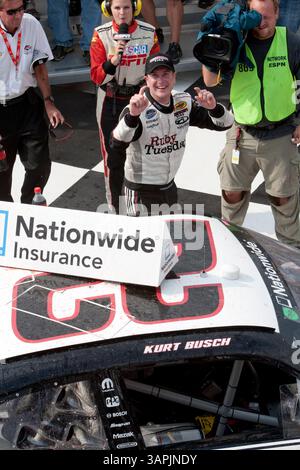 Watkins Glen International, NY - 13. August 2011: Kurt Busch (22) gewinnt den Zippo 200 beim Glen-Rennen auf der Watkins Glen International in Watkins Glen International. N, NY. (Kreditbild: © ASP/Cal Sport Media/ZUMAPRESS.com) Stockfoto