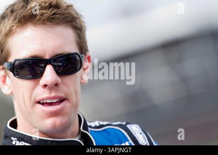 WATKINS GLEN, NY - 13. August 2011: Carl Edwards (60) wartet auf die Qualifikation für den Zippo 200 beim Glen-Rennen beim Watkins Glen International in Watkins Glen, NY. (Kreditbild: © ASP/Cal Sport Media/ZUMAPRESS.com) Stockfoto