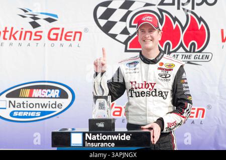 WATKINS GLEN, NY - 13. August 2011: Kurt Busch (22) gewinnt den Zippo 200 beim Glen-Rennen beim Watkins Glen International in Watkins Glen, NY. (Kreditbild: © ASP/Cal Sport Media/ZUMAPRESS.com) Stockfoto
