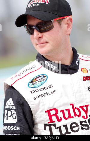 WATKINS GLEN, NY - 13. August 2011: Kurt Busch (22) wartet auf die Qualifikation für den Zippo 200 beim Glen-Rennen beim Watkins Glen International in Watkins Glen, NY. (Kreditbild: © ASP/Cal Sport Media/ZUMAPRESS.com) Stockfoto