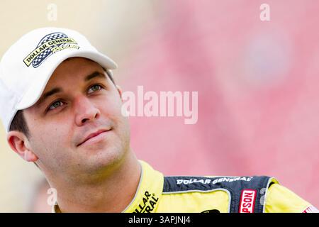 WATKINS GLEN, NY - 13. August 2011: Reed Sorenson (32) wartet auf die Qualifikation für den Zippo 200 beim Glen-Rennen beim Watkins Glen International in Watkins Glen, NY. (Kreditbild: © ASP/Cal Sport Media/ZUMAPRESS.com) Stockfoto