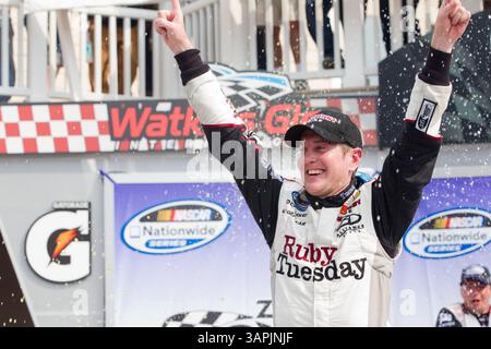 WATKINS GLEN, NY - 13. August 2011: Kurt Busch (22) gewinnt den Zippo 200 beim Glen-Rennen beim Watkins Glen International in Watkins Glen, NY. (Kreditbild: © ASP/Cal Sport Media/ZUMAPRESS.com) Stockfoto