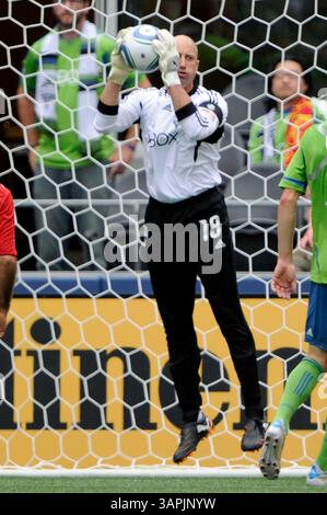 August 2011. . Seattle Sounders FC Torhüter Kasey Keller #18 im Kampf gegen Chivas USA im CentryLink Field in Seattle, WA. . Sounders FC und Chivas USA ziehen 0 - 0.George Holland / Cal Sport Media(Kreditbild: © George Holland/Cal Sport Media/ZUMAPRESS.com) Stockfoto