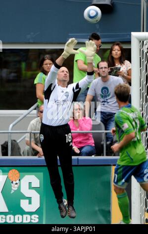 August 2011. . Seattle Sounders FC Torhüter Kasey Keller #18 im Kampf gegen Chivas USA im CentryLink Field in Seattle, WA. . Sounders FC und Chivas USA ziehen 0 - 0.George Holland / Cal Sport Media(Kreditbild: © George Holland/Cal Sport Media/ZUMAPRESS.com) Stockfoto