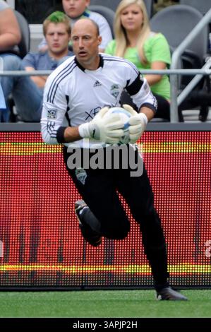 August 2011. . Seattle Sounders FC Torhüter Kasey Keller #18 im Kampf gegen Chivas USA im CentryLink Field in Seattle, WA. . Sounders FC und Chivas USA ziehen 0 - 0.George Holland / Cal Sport Media(Kreditbild: © George Holland/Cal Sport Media/ZUMAPRESS.com) Stockfoto