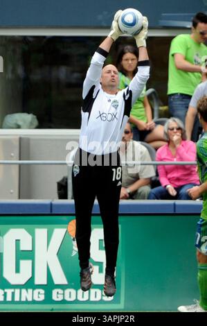 August 2011. . Seattle Sounders FC Torhüter Kasey Keller #18 im Kampf gegen Chivas USA im CentryLink Field in Seattle, WA. . Sounders FC und Chivas USA ziehen 0 - 0.George Holland / Cal Sport Media(Kreditbild: © George Holland/Cal Sport Media/ZUMAPRESS.com) Stockfoto