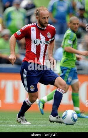 August 2011. . Chivas USA Mittelfeldspieler Simon Elliott #9 im Kampf gegen Seattle Sounders FC im CentryLink Field in Seattle, WA. . Sounders FC und Chivas USA ziehen 0 - 0.George Holland / Cal Sport Media(Kreditbild: © George Holland/Cal Sport Media/ZUMAPRESS.com) Stockfoto
