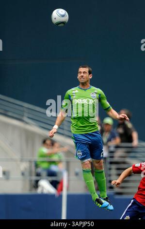 August 2011. . Seattle Sounders FC-Verteidiger Zach Scott #20 im Kampf gegen Chivas USA im CentryLink Field in Seattle, WA. . Sounders FC und Chivas USA ziehen 0 - 0.George Holland / Cal Sport Media(Kreditbild: © George Holland/Cal Sport Media/ZUMAPRESS.com) Stockfoto