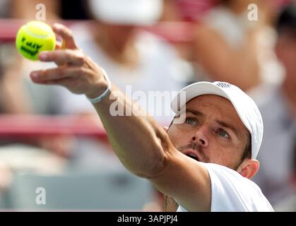 13. August 2011 - Montreal, QE, CAN - Mardy Fish aus den Vereinigten Staaten spielt während des Finalspiels des Rogers Cup-Tennisturniers gegen Novak Djokovic aus Serbien Sonntag, 14. August 2011, in Montreal, Kanada. (Kreditbild: © John Kenney/Postmedia News/MCT/ZUMAPRESS.com) Stockfoto