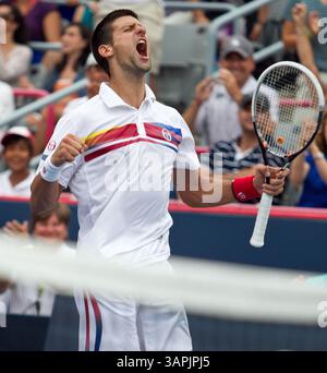 13. August 2011 - Montreal, QE, CAN - Novak Djokovic aus Serbien feiert nach dem Sieg des Finalspiels des Rogers Cup Tennis Turniers gegen Mardy Fish aus den Vereinigten Staaten Sonntag, 14. August 2011, in Montreal, Kanada. (Kreditbild: © John Kenney/Postmedia News/MCT/ZUMAPRESS.com) Stockfoto