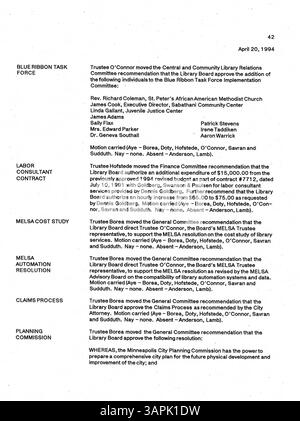 Das Sitzungsprotokoll des Verwaltungsrats der Minneapolis Public Library 1994 dokumentiert die wichtigsten Diskussionen und Entscheidungen bezüglich der Bibliotheksführung und des öffentlichen Dienstes für dieses Jahr. Stockfoto