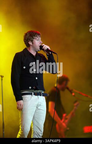 13. August 2011 - Budapest, Ungarn - Sänger RICKY WILSON konzertiert mit der britischen Rockband The Kaiser Chiefs beim jährlichen Sziget Festival in Budapest, Ungarn am Samstag (Foto: © Mark Milstein/NorthFoto/ZUMAPRESS.com) Stockfoto