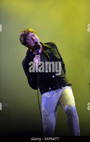 13. August 2011 - Budapest, Ungarn - Sänger RICKY WILSON konzertiert mit der britischen Rockband The Kaiser Chiefs beim jährlichen Sziget Festival in Budapest, Ungarn am Samstag (Foto: © Mark Milstein/NorthFoto/ZUMAPRESS.com) Stockfoto