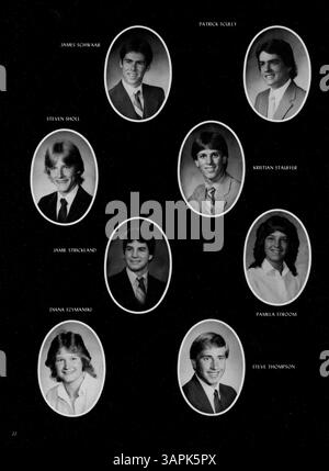 Das Jahrbuch „Eighty Five Villager“ 1985 der St. Anthony Village High School fasst die Ereignisse, Schüler, Lehrer, Vereine und sportlichen Aktivitäten des Schuljahres 1984-1985 zusammen. Stockfoto