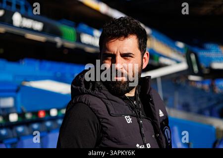 London, Großbritannien. April 2025. Goncalo Feio wurde während des offiziellen Trainings von Legia Warszawa vor dem zweiten Leg des Viertelfinalspiels der UEFA Europa Conference League zwischen Chelsea FC und Legia Warszawa gesehen. Credit: Maciej Rogowski/Alamy Live News Stockfoto