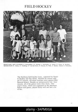 Dieses Northrop Collegiate Tatler Jahrbuch 1974 erfasst die Ereignisse, Schüler, Lehrer, Leichtathletik und außerschulische Aktivitäten des Schuljahres 1973-1974 mit einem Schwerpunkt auf afroamerikanische Geschichte und Schülerbeteiligung. Stockfoto
